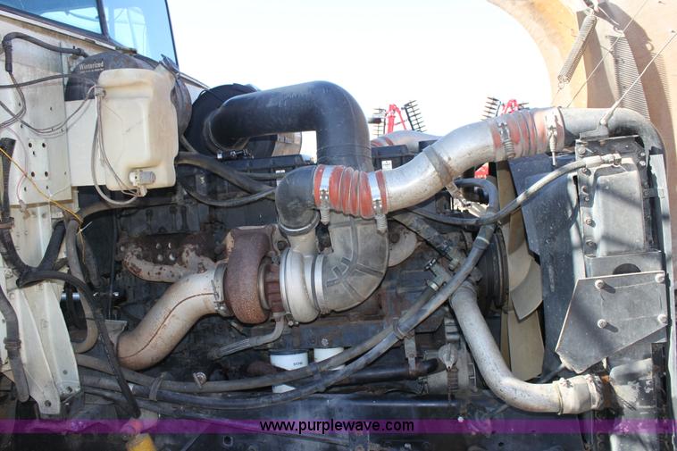 image for item B8751 1991 International 9400 Eagle semi truck