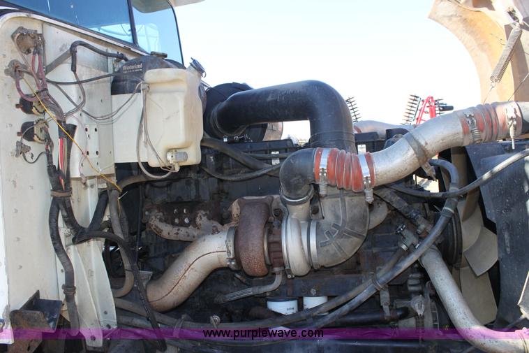 image for item B8751 1991 International 9400 Eagle semi truck