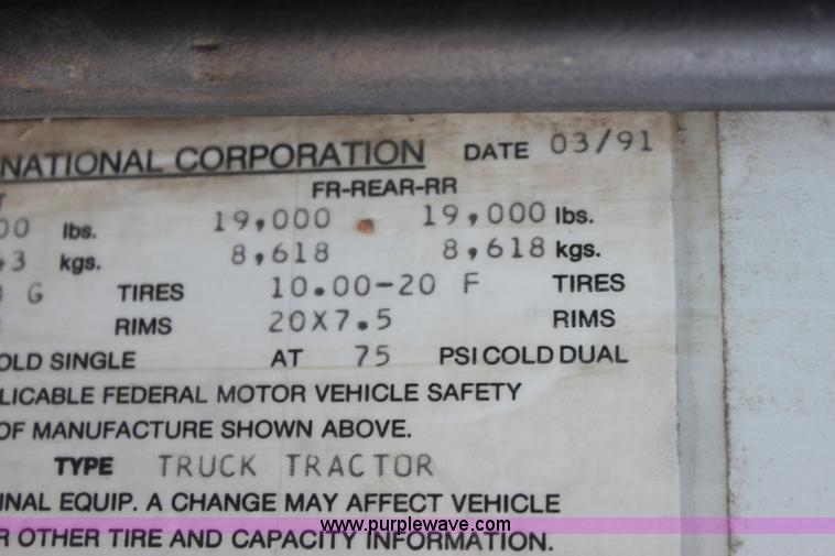 image for item B8751 1991 International 9400 Eagle semi truck
