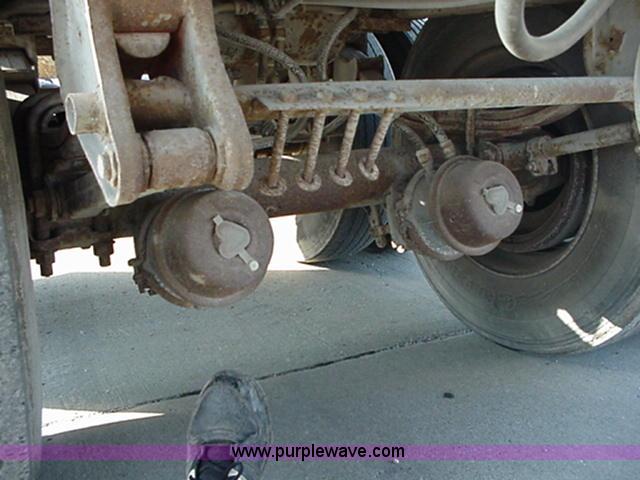 image for item A1802 1982 Monon 45' semi trailer