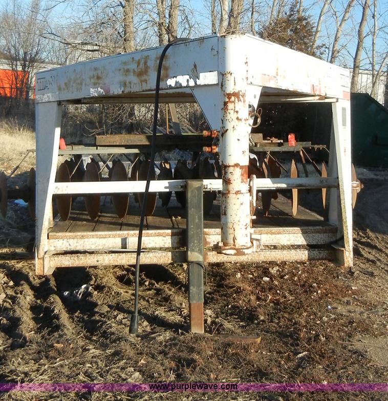 image for item A3383 2000 Titan 30' flatbed gooseneck trailer