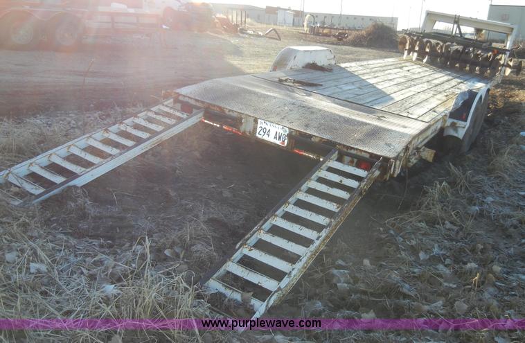 image for item A3383 2000 Titan 30' flatbed gooseneck trailer