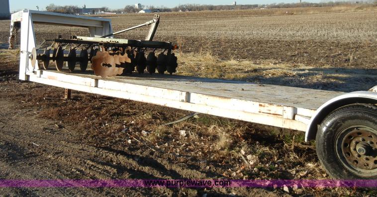 image for item A3383 2000 Titan 30' flatbed gooseneck trailer