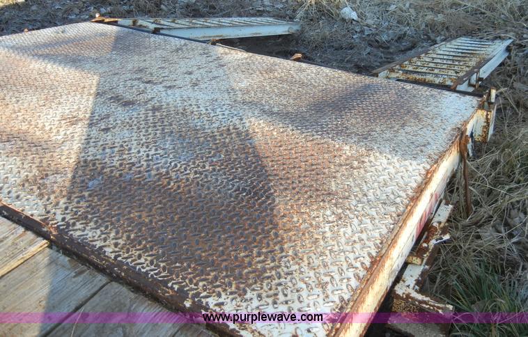 image for item A3383 2000 Titan 30' flatbed gooseneck trailer