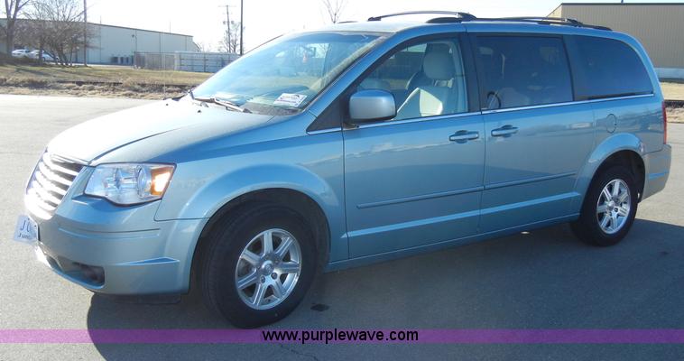 image for item A3389 2008 Chrysler Town & Country Touring mini van