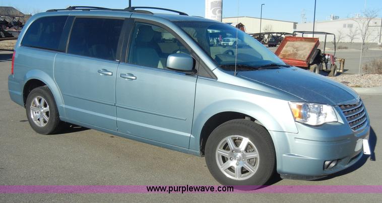 image for item A3389 2008 Chrysler Town & Country Touring mini van