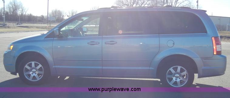 image for item A3389 2008 Chrysler Town & Country Touring mini van