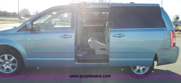 image for item A3389 2008 Chrysler Town & Country Touring mini van