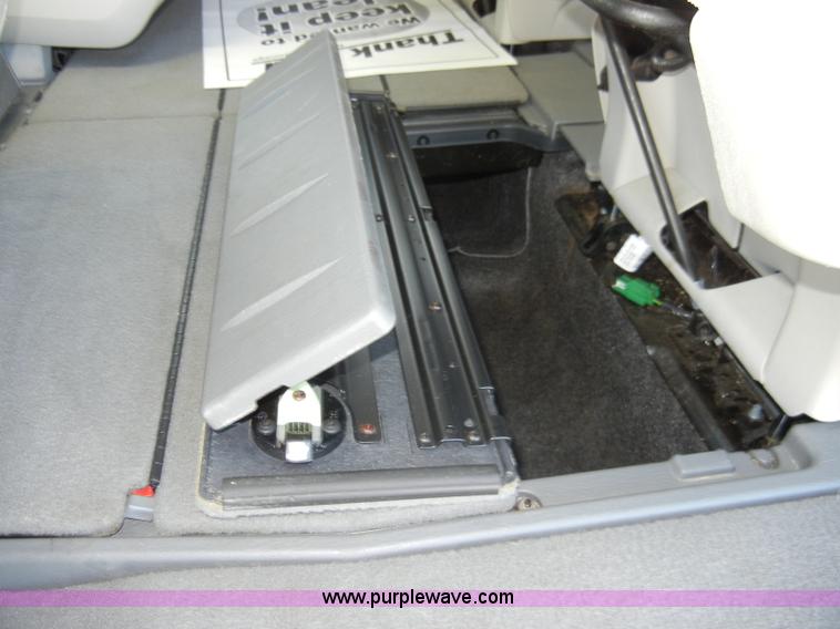 image for item A3389 2008 Chrysler Town & Country Touring mini van