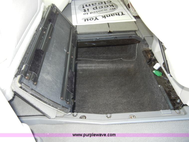 image for item A3389 2008 Chrysler Town & Country Touring mini van