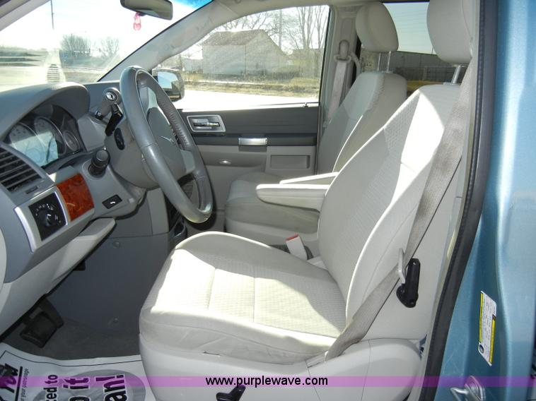 image for item A3389 2008 Chrysler Town & Country Touring mini van