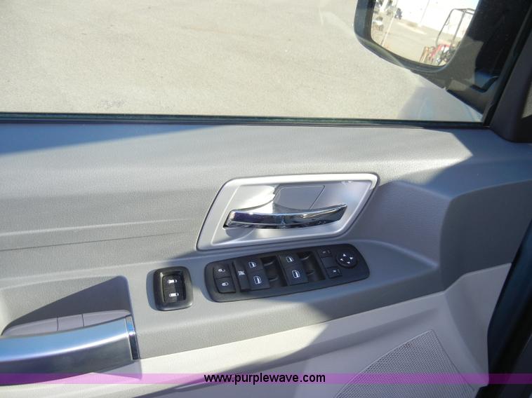 image for item A3389 2008 Chrysler Town & Country Touring mini van