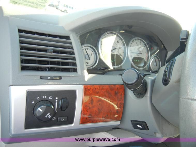 image for item A3389 2008 Chrysler Town & Country Touring mini van