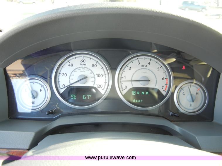 image for item A3389 2008 Chrysler Town & Country Touring mini van