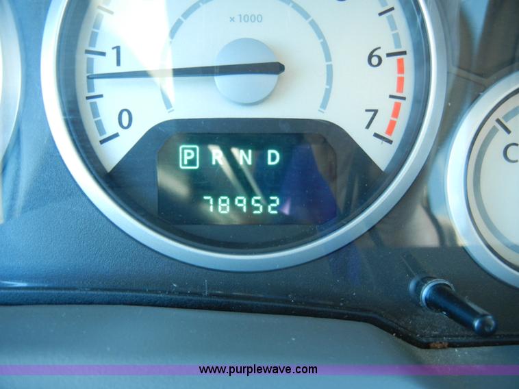 image for item A3389 2008 Chrysler Town & Country Touring mini van