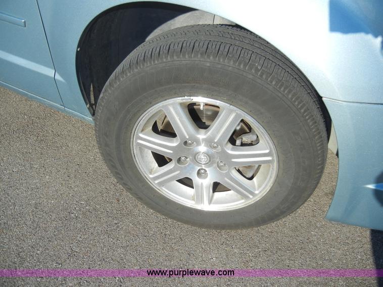 image for item A3389 2008 Chrysler Town & Country Touring mini van