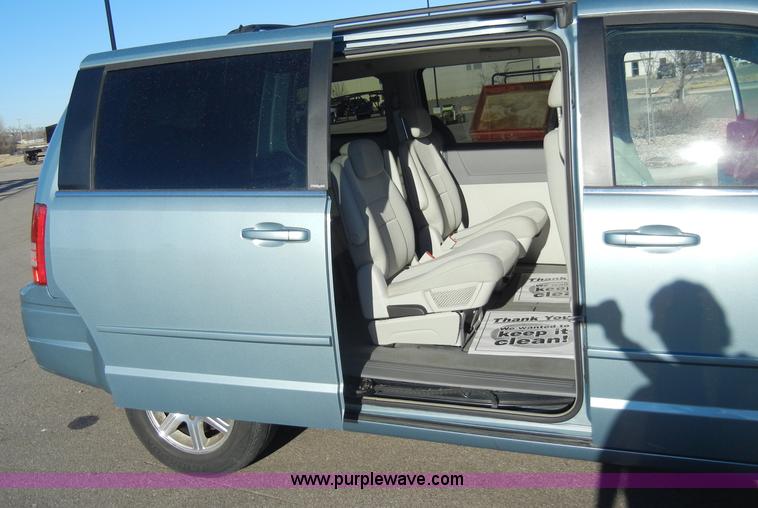 image for item A3389 2008 Chrysler Town & Country Touring mini van