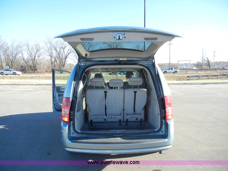 image for item A3389 2008 Chrysler Town & Country Touring mini van