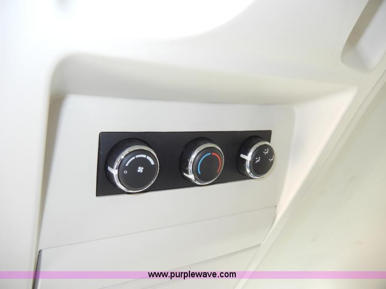 image for item A3389 2008 Chrysler Town & Country Touring mini van