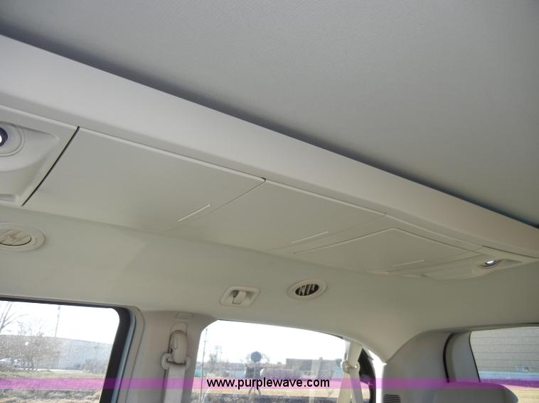 image for item A3389 2008 Chrysler Town & Country Touring mini van