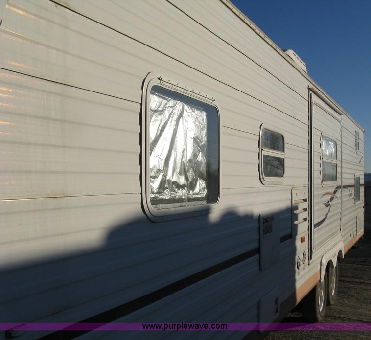 image for item A6024 2003 Jayco Qwest 324G camper trailer