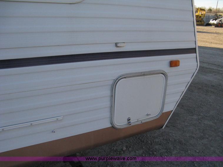 image for item A6024 2003 Jayco Qwest 324G camper trailer