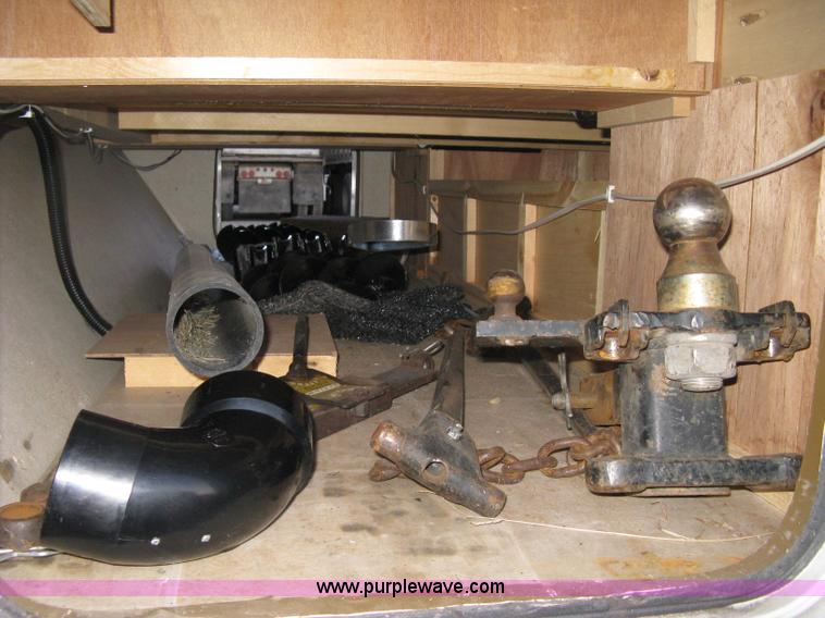 image for item A6024 2003 Jayco Qwest 324G camper trailer