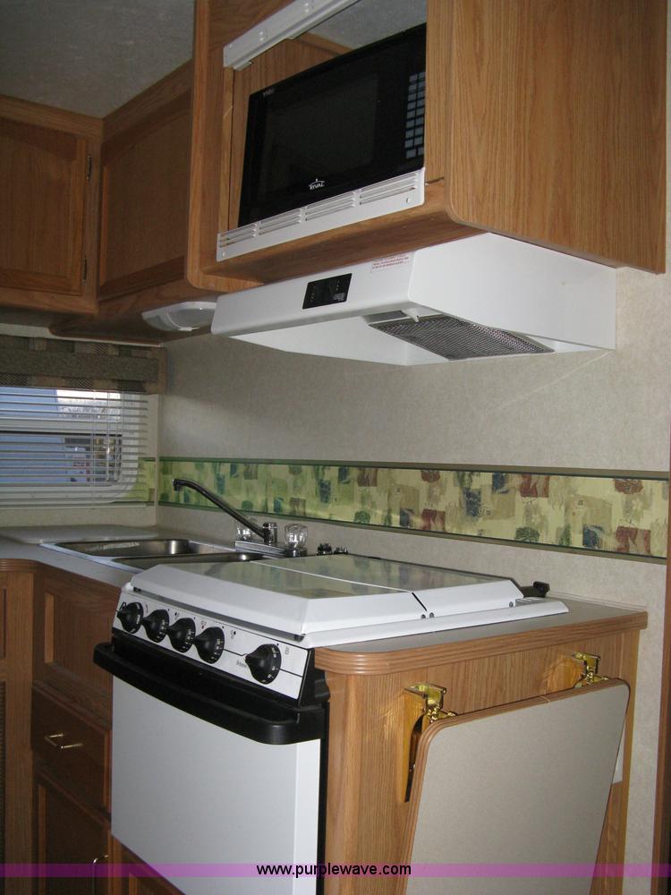 image for item A6024 2003 Jayco Qwest 324G camper trailer