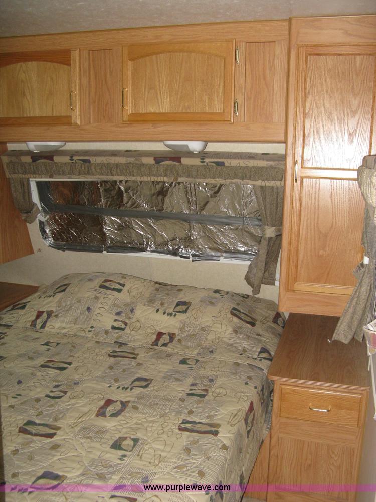 image for item A6024 2003 Jayco Qwest 324G camper trailer