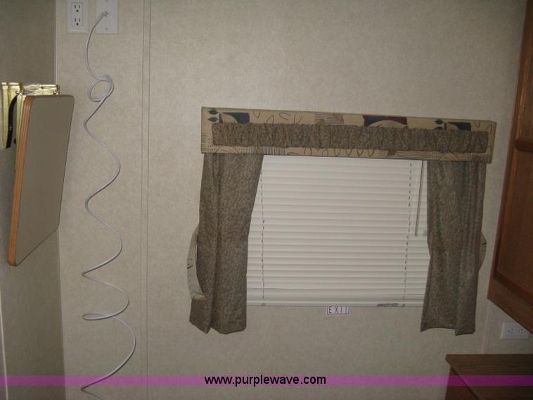 image for item A6024 2003 Jayco Qwest 324G camper trailer