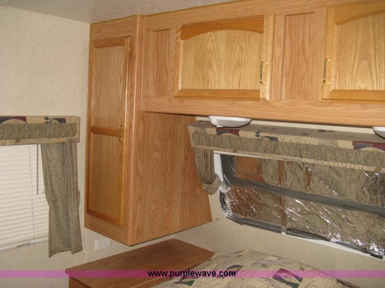 image for item A6024 2003 Jayco Qwest 324G camper trailer