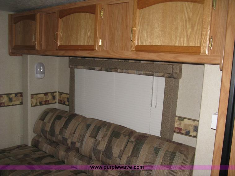 image for item A6024 2003 Jayco Qwest 324G camper trailer