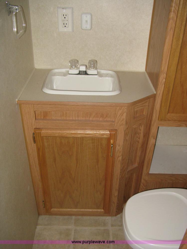 image for item A6024 2003 Jayco Qwest 324G camper trailer