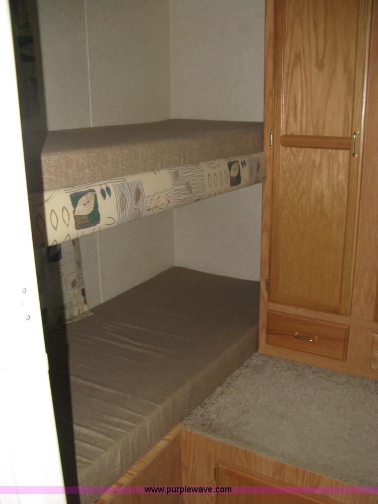 image for item A6024 2003 Jayco Qwest 324G camper trailer