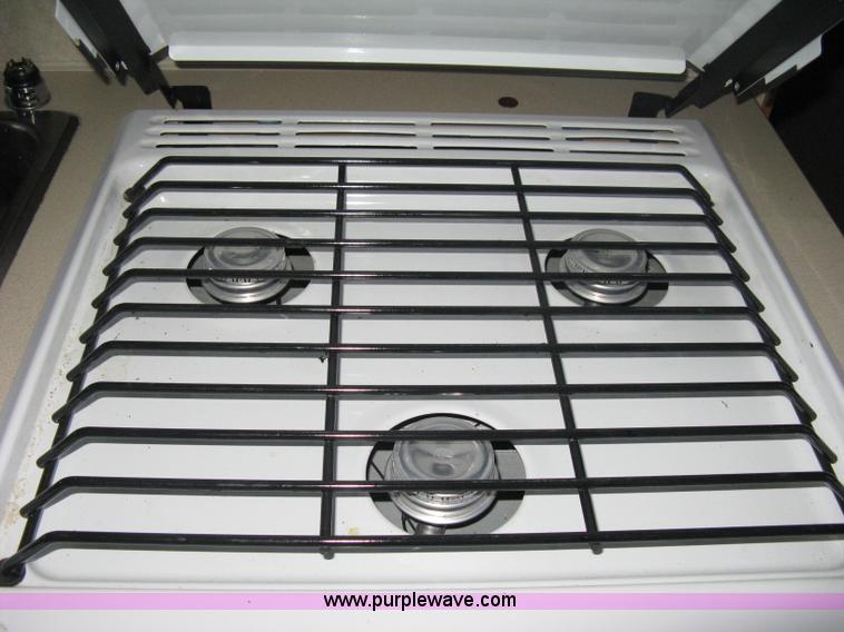 image for item A6024 2003 Jayco Qwest 324G camper trailer