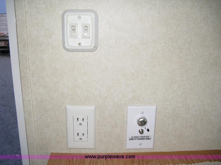 image for item A6024 2003 Jayco Qwest 324G camper trailer