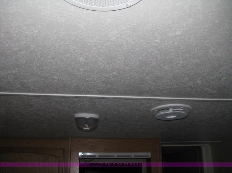 image for item A6024 2003 Jayco Qwest 324G camper trailer