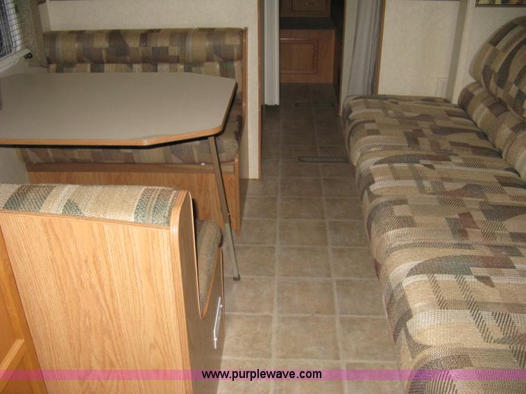 image for item A6024 2003 Jayco Qwest 324G camper trailer