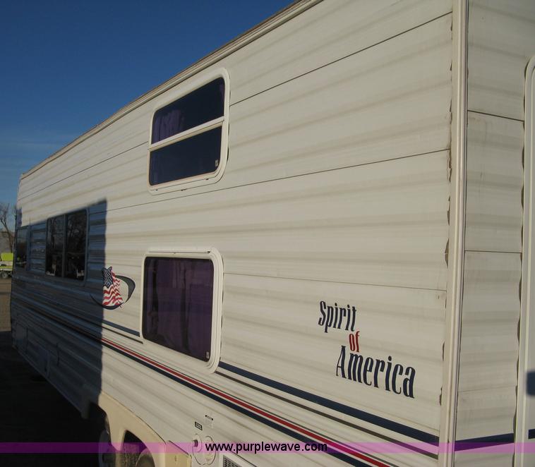 image for item A6025 2004 Coachmen Spirit of America Limited Edition camper trailer