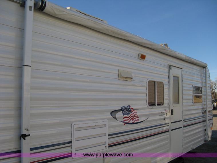 image for item A6025 2004 Coachmen Spirit of America Limited Edition camper trailer