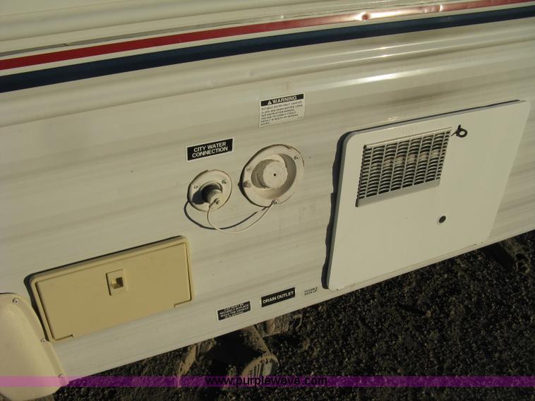 image for item A6025 2004 Coachmen Spirit of America Limited Edition camper trailer