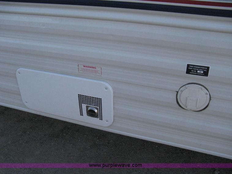 image for item A6025 2004 Coachmen Spirit of America Limited Edition camper trailer