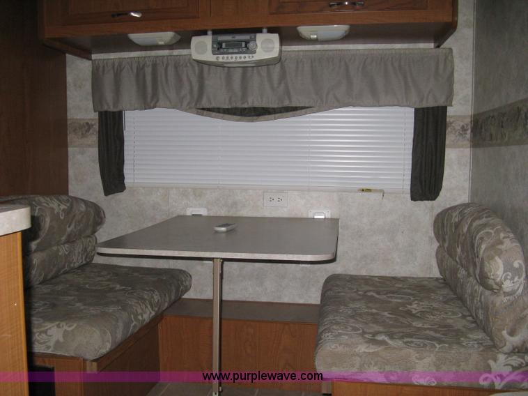 image for item A6025 2004 Coachmen Spirit of America Limited Edition camper trailer