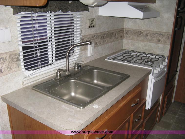 image for item A6025 2004 Coachmen Spirit of America Limited Edition camper trailer