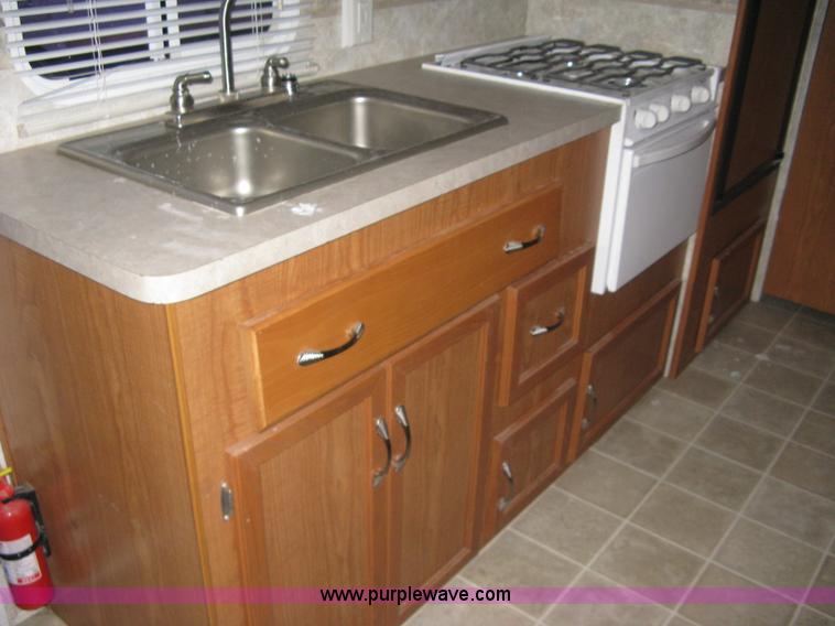 image for item A6025 2004 Coachmen Spirit of America Limited Edition camper trailer