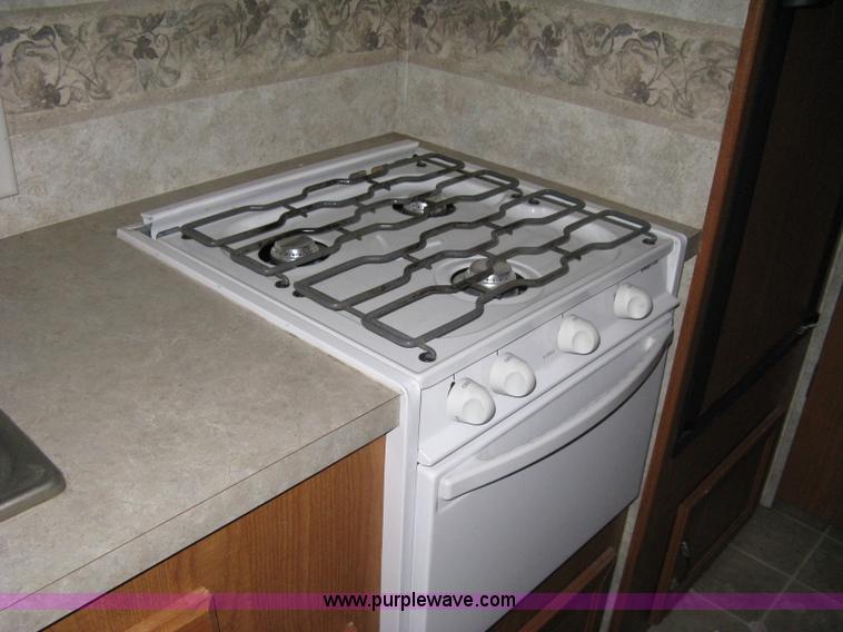 image for item A6025 2004 Coachmen Spirit of America Limited Edition camper trailer