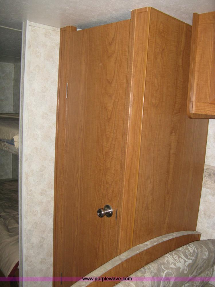 image for item A6025 2004 Coachmen Spirit of America Limited Edition camper trailer