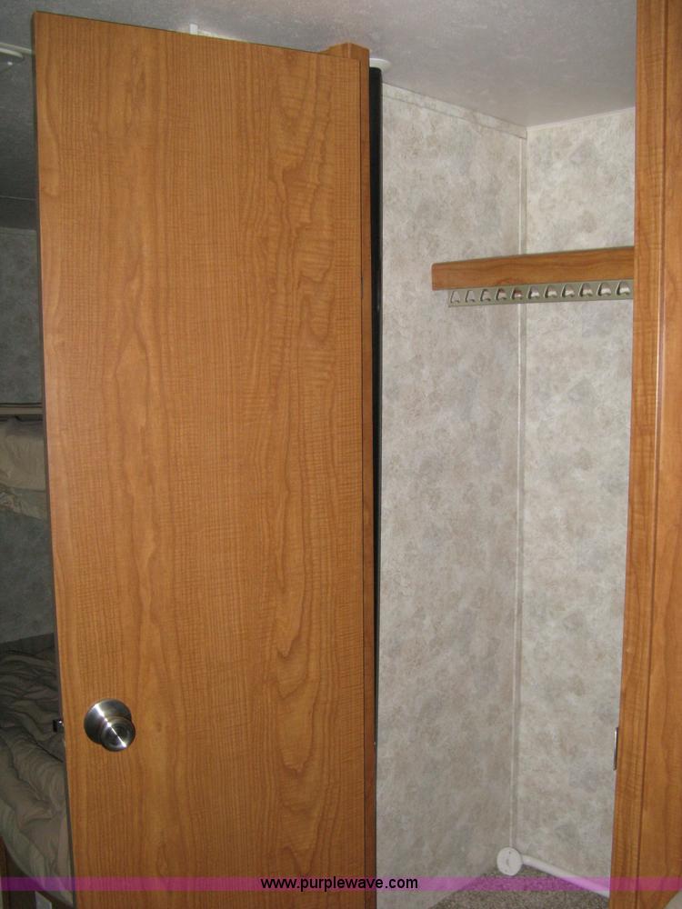 image for item A6025 2004 Coachmen Spirit of America Limited Edition camper trailer