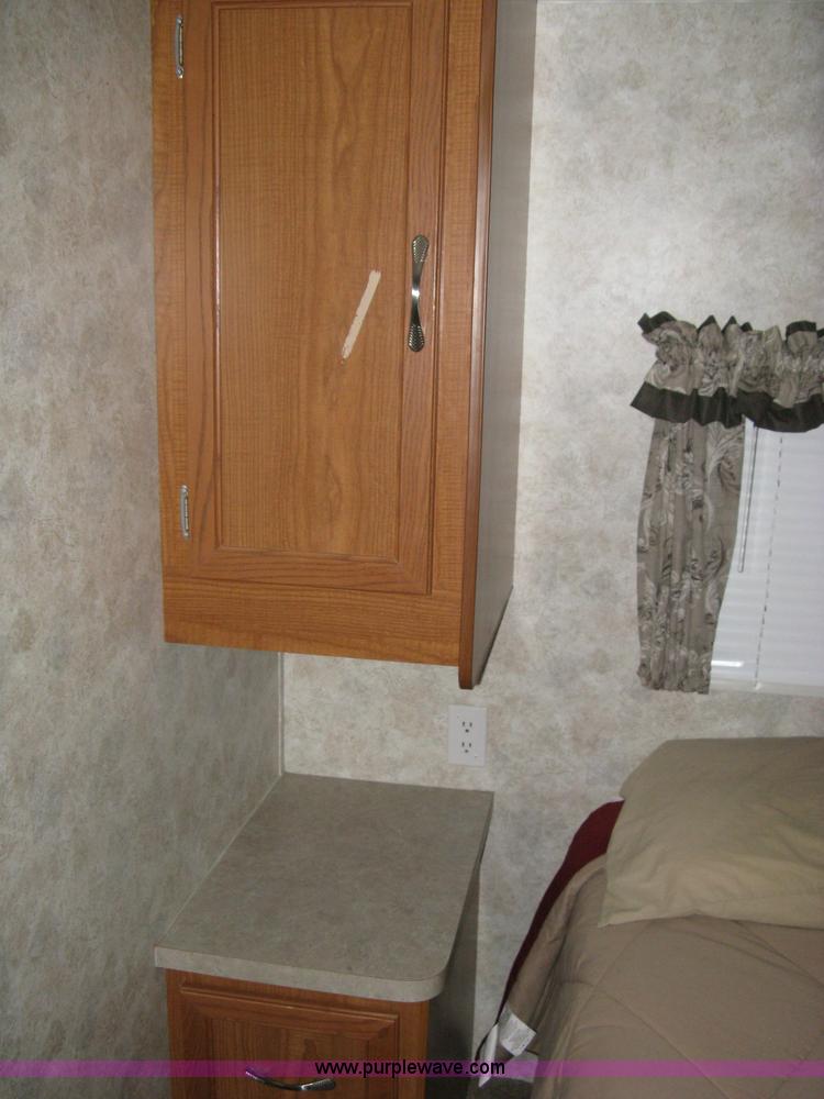 image for item A6025 2004 Coachmen Spirit of America Limited Edition camper trailer