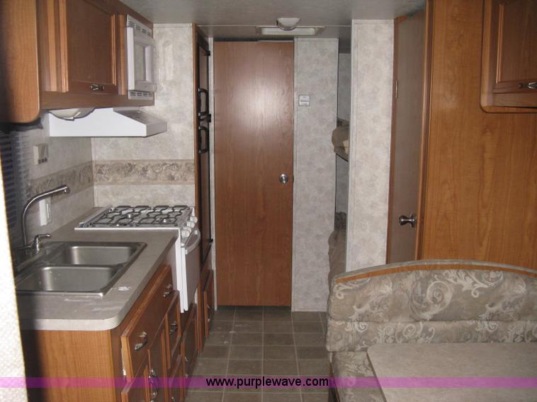 image for item A6025 2004 Coachmen Spirit of America Limited Edition camper trailer